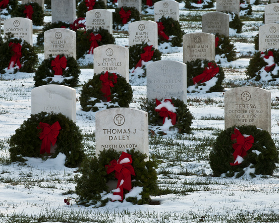 Holiday Wreaths Arlington Cemetery (5 of 7)