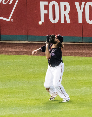 Jayso Werth making the Catch on a Fly Ball