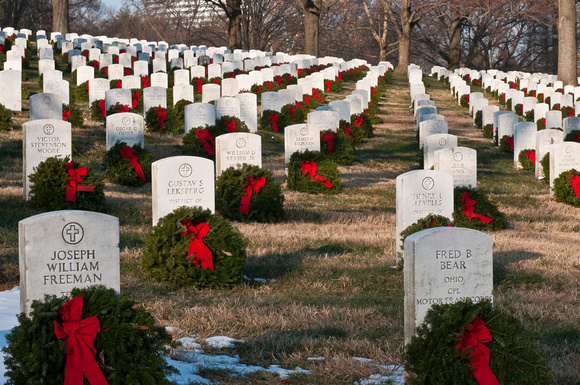 Holiday Wreaths Arlington Cemetery (1 of 7)