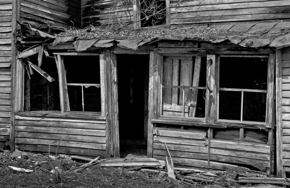 Abandoned house_CDS3472